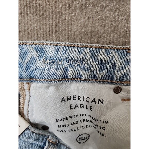 American Eagle Strigid Mom Jeans Womens 27 4 Blue Light Wash Destroyed NEW - Picture 11 of 13